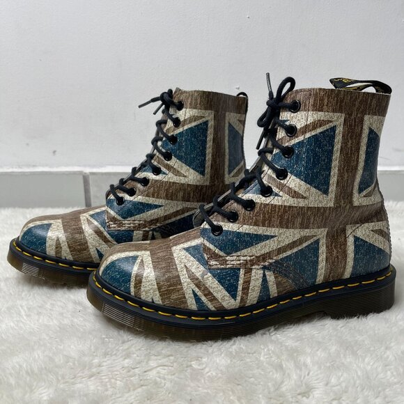 Dr. Martens Women's Cream Pascal Virginia Union Jack British Flag Boots Size 8 - Picture 1 of 9
